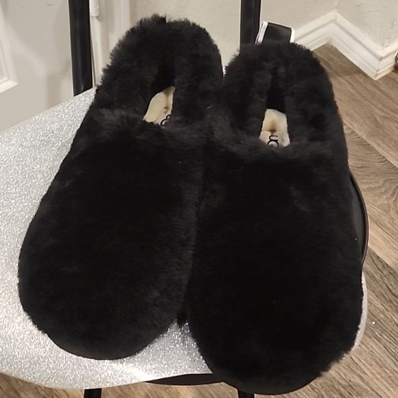 Ugg Classic Comfy Bootie- Black - Picture 11 of 11